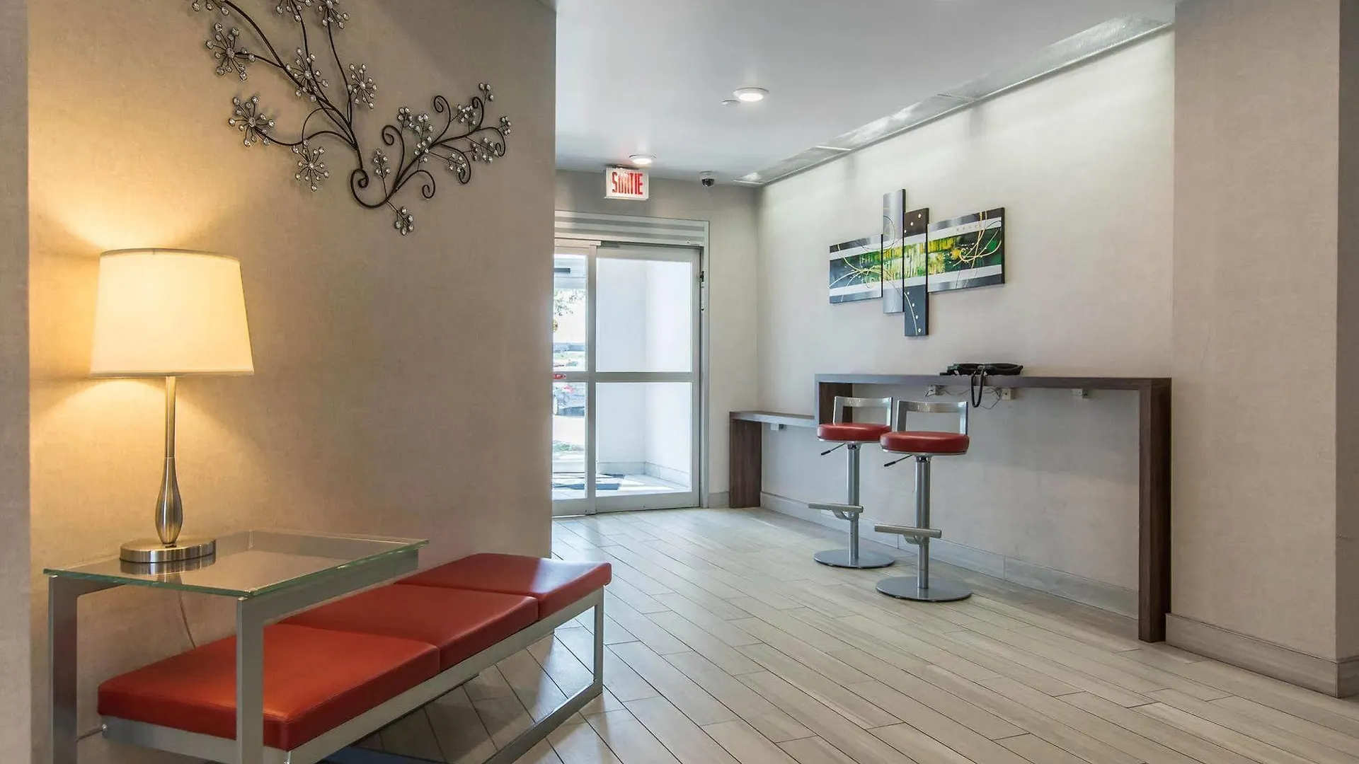 Embassy Suites By Hilton Montreal Airport Pointe-Claire Hotel