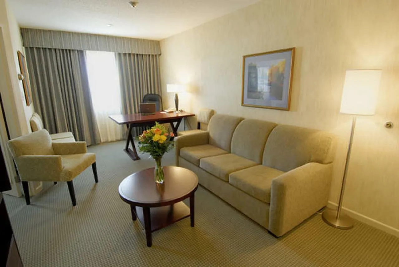 Embassy Suites By Hilton Montreal Airport Pointe-Claire
