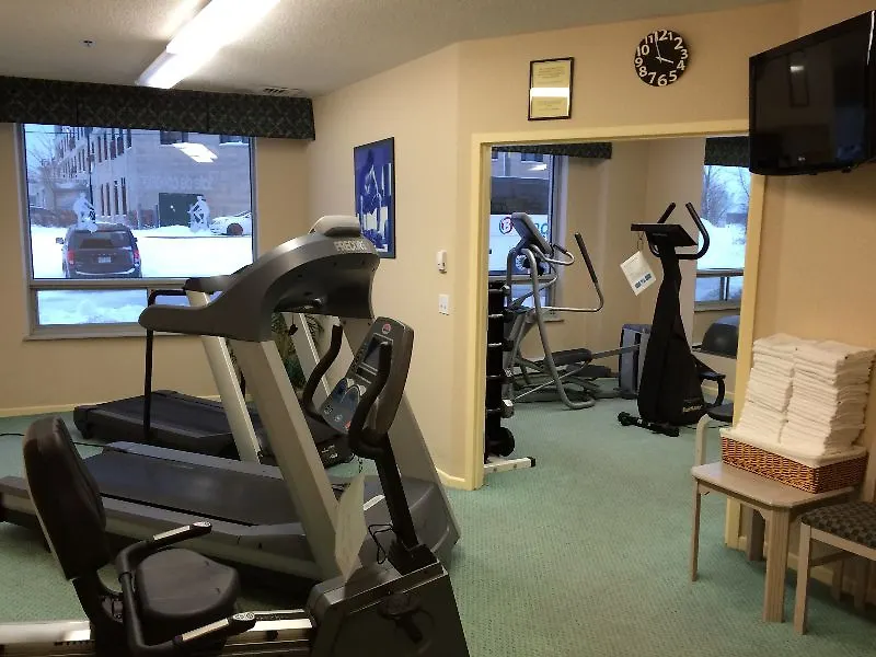 Embassy Suites By Hilton Montreal Airport Pointe-Claire 4*,