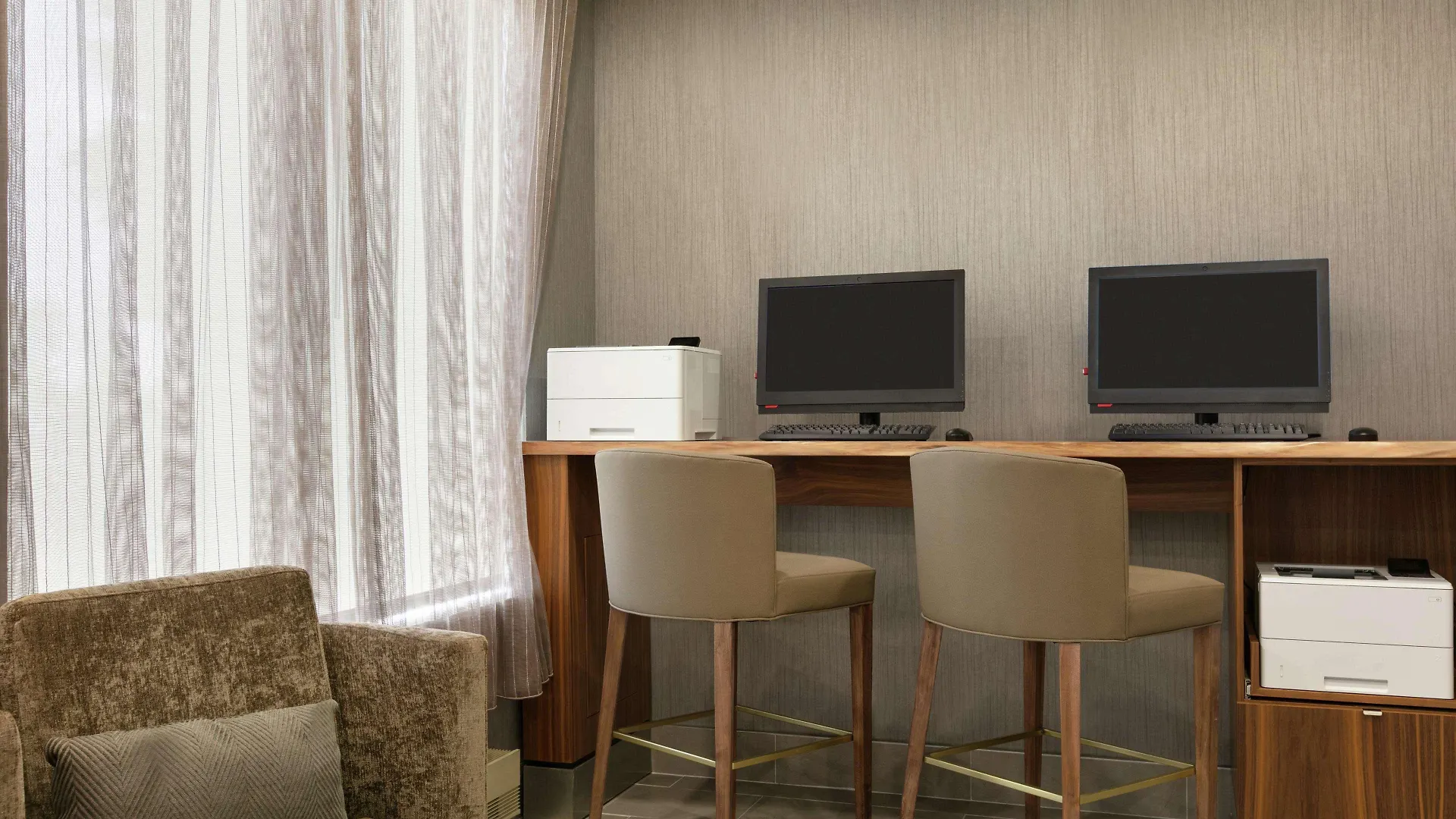 Embassy Suites By Hilton Montreal Airport Pointe-Claire Hotel