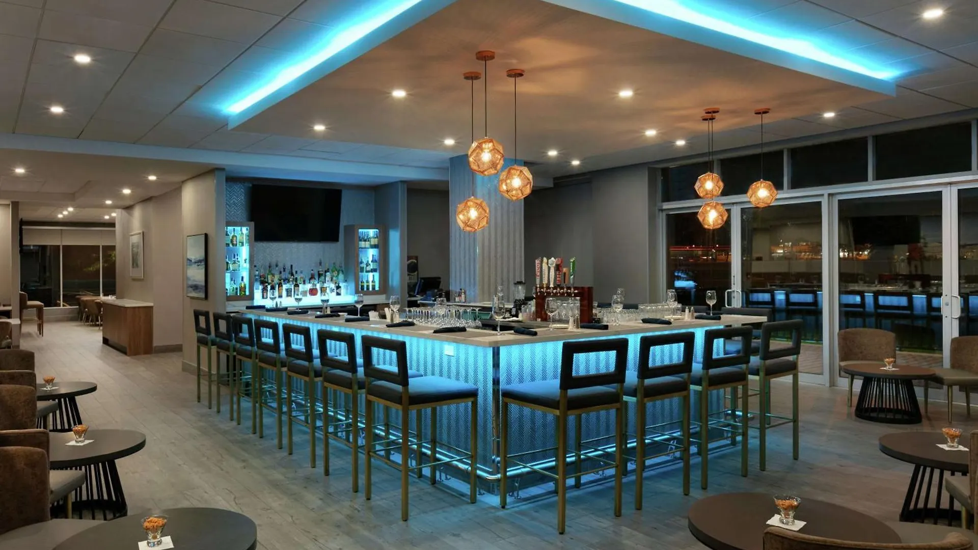 Hotel Embassy Suites By Hilton Montreal Airport Pointe-Claire
