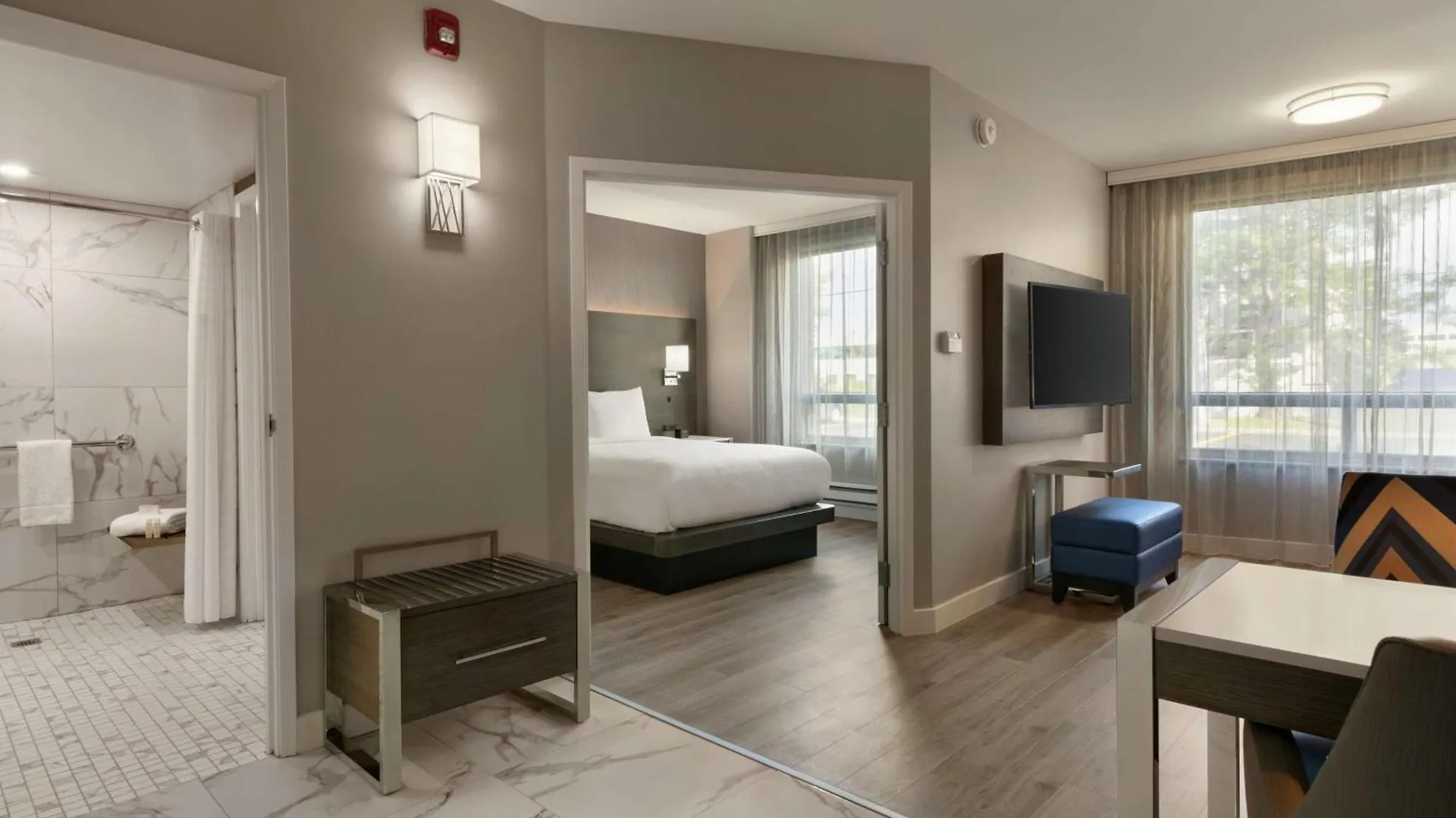 Embassy Suites By Hilton Montreal Airport Pointe-Claire Hotel