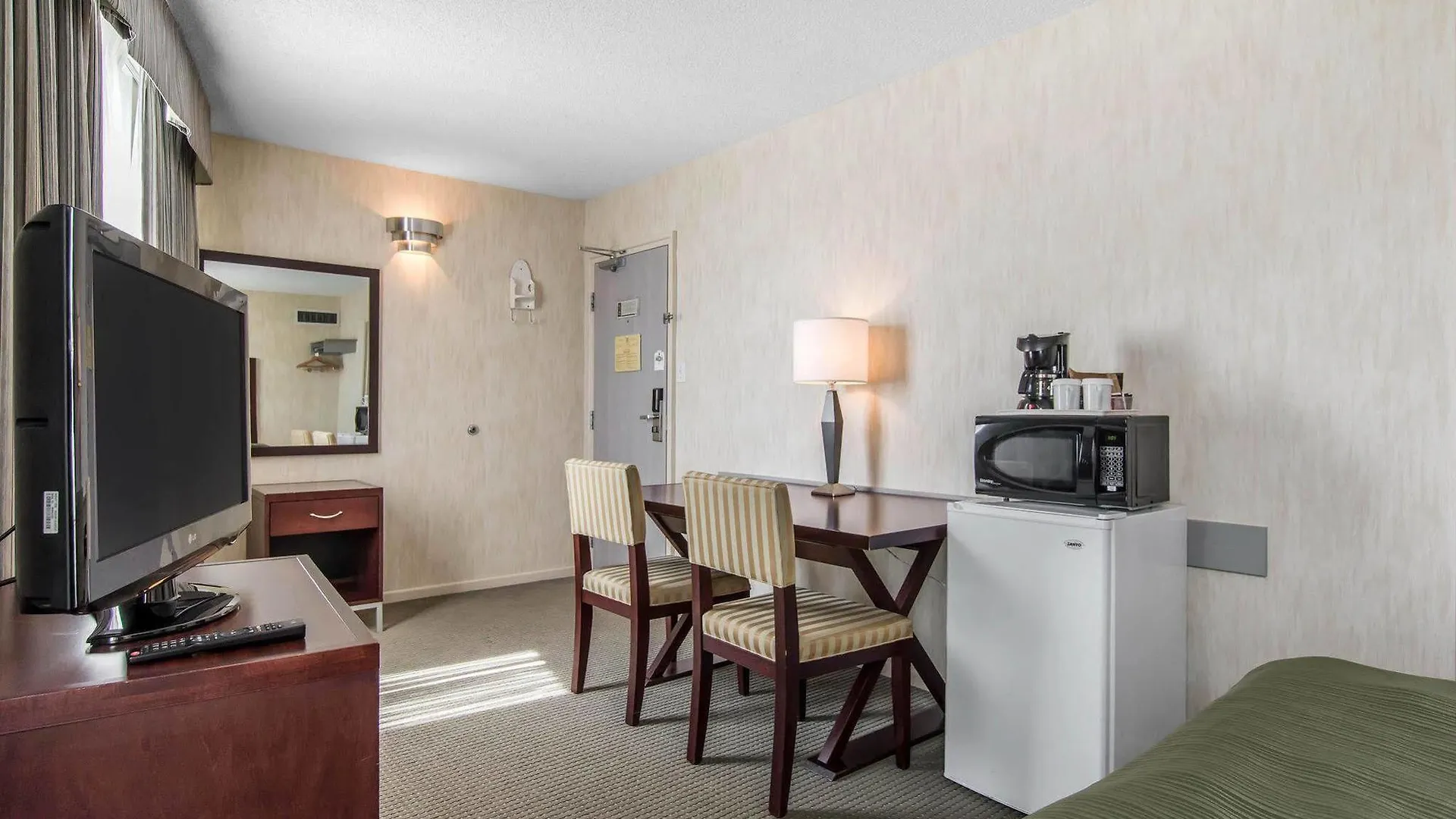**** Hotel Embassy Suites By Hilton Montreal Airport Pointe-Claire Canada