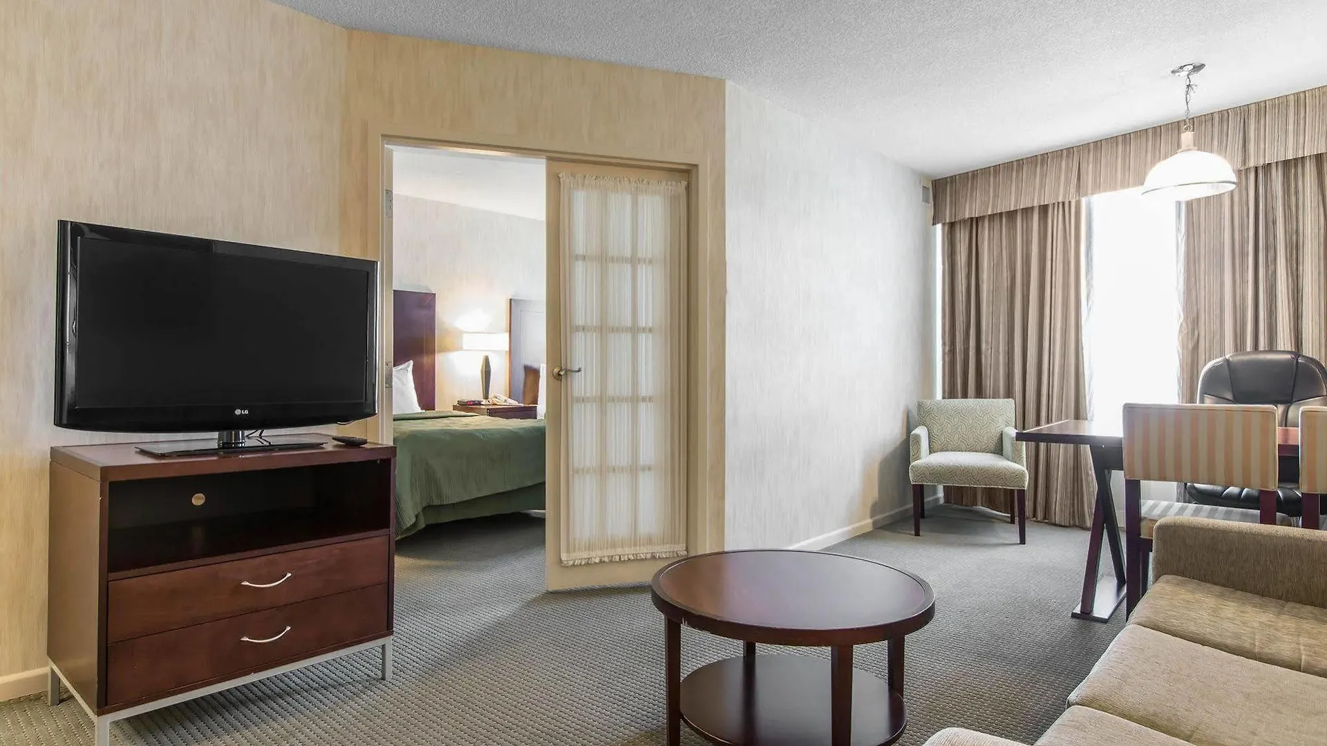 Embassy Suites By Hilton Montreal Airport Pointe-Claire Hotel