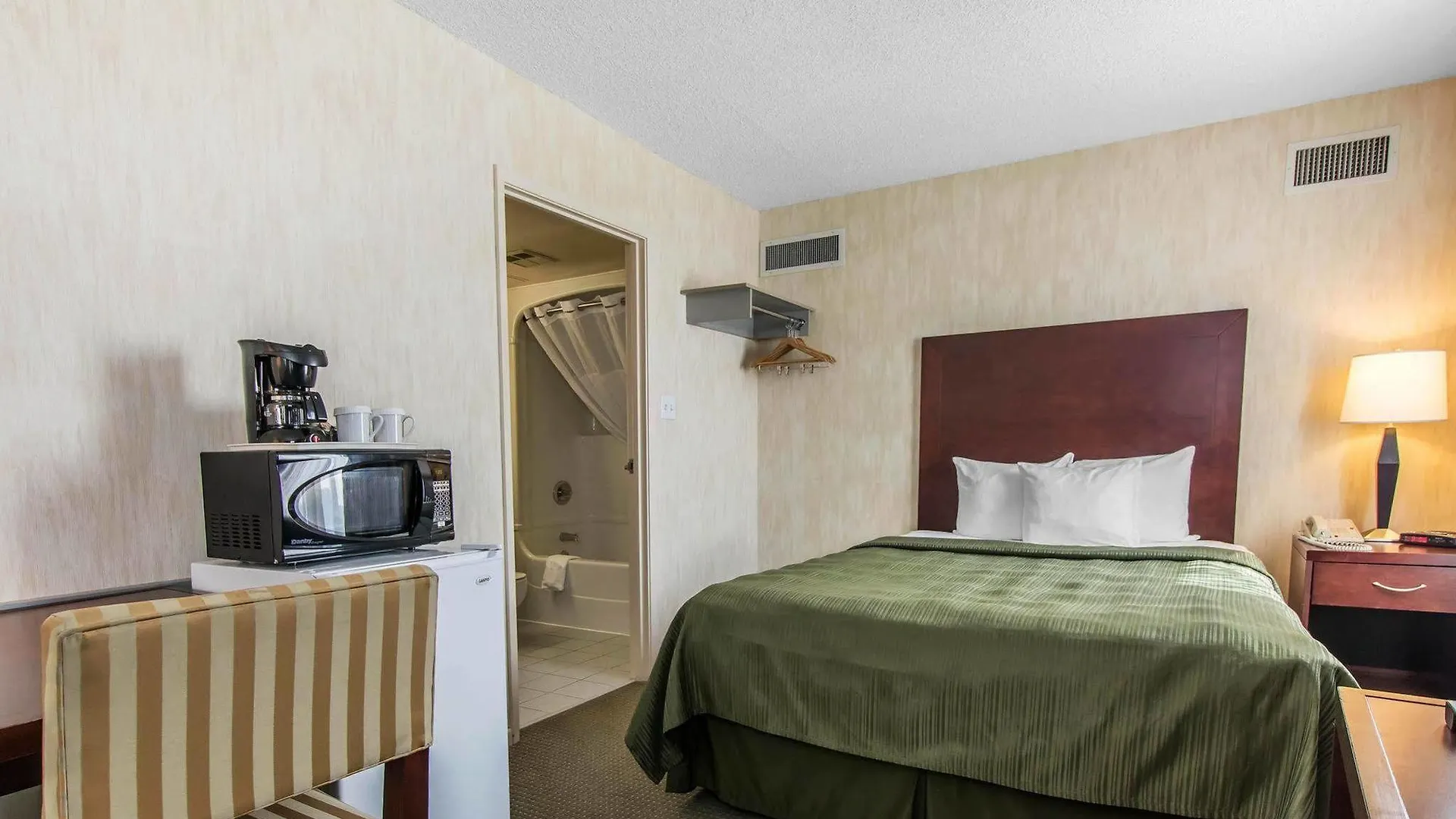 **** Hotel Embassy Suites By Hilton Montreal Airport Pointe-Claire Canada