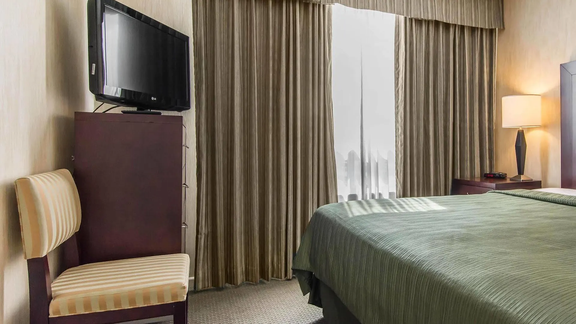 Embassy Suites By Hilton Montreal Airport Pointe-Claire Hotel