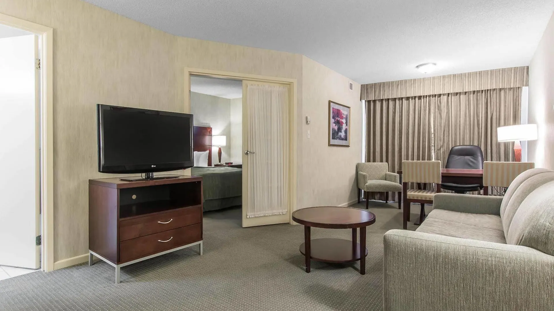Embassy Suites By Hilton Montreal Airport Pointe-Claire Hotel